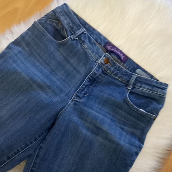 Gloria Vanderbilt Crop Jeans⦠- Picture 3 of 12